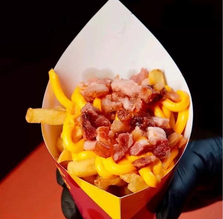 Batata frita com cheddar e bacon
